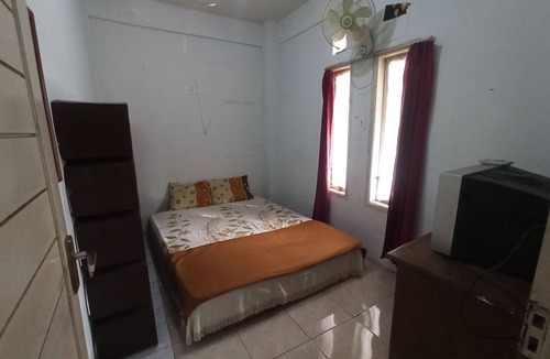 Garut Hotel | OYO Life 91339 Pondok Kost Aulia Syariah