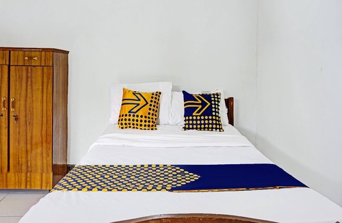 Pandaan Hotel | OYO Life 91896 Kost Bu Dewi Syariah