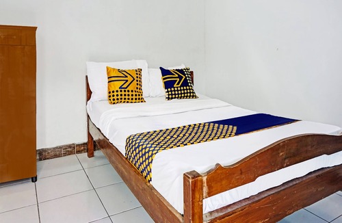 Pandaan Hotel | OYO Life 91896 Kost Bu Dewi Syariah