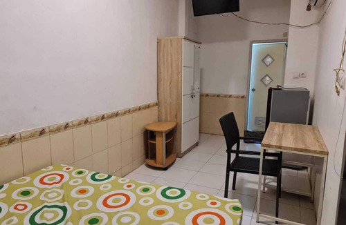 Gubeng Hotel | OYO Life 92191 Omah Dewe Syariah