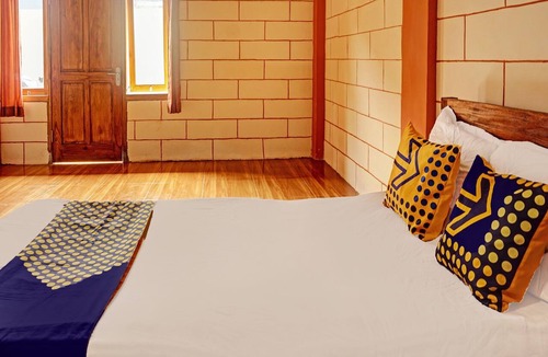 Kepanjen Hotel | OYO Life 92568 Penginapan Joglo Syariah