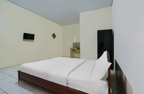 Sumber Hotel | OYO Life 92641 Guest House Palinggihan Ii