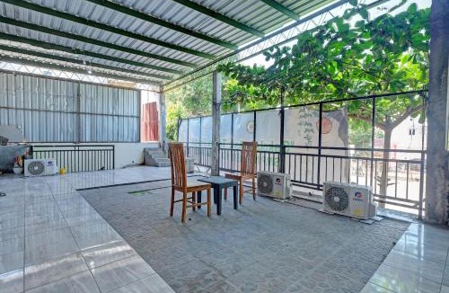 West Semarang Hotel | OYO Life 92877 Hotel Rainbow 7296