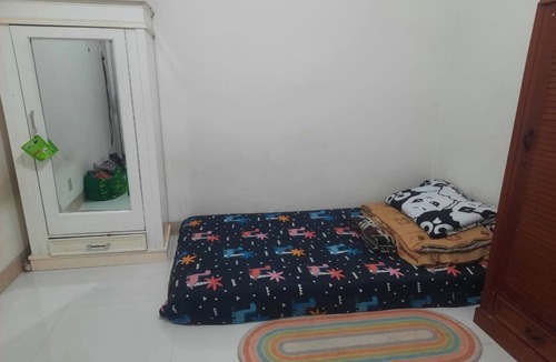 Karawang Hotel | OYO Life 93160 Kost Jenny Karawang