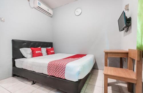 Rawalumbu Hotel | OYO Living 1756 Amira Guest House