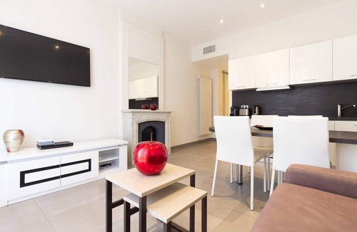 Cannes City Centre Apartment | Palais Miramar: 1 bed side sea view
