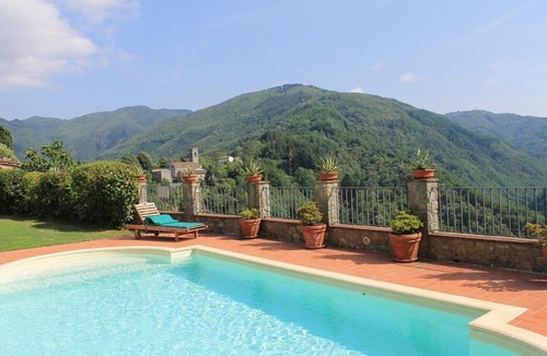 Lugliano Apartment | Palazzo D'arcato by PosarelliVillas