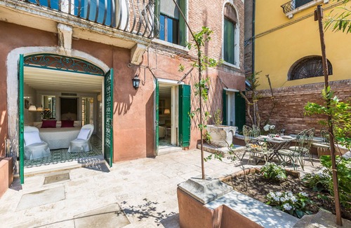Dorsoduro Villa | Palazzo Gioiello - Two Bedroom Villa, Sleeps 4