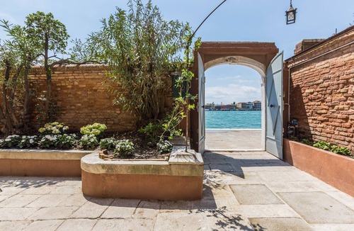 Dorsoduro Villa | Palazzo Gioiello - Two Bedroom Villa, Sleeps 4