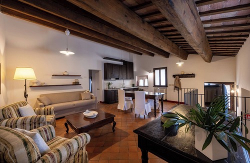 Montegridolfo Hotel | Palazzo Viviani Castello di Montegridolfo
