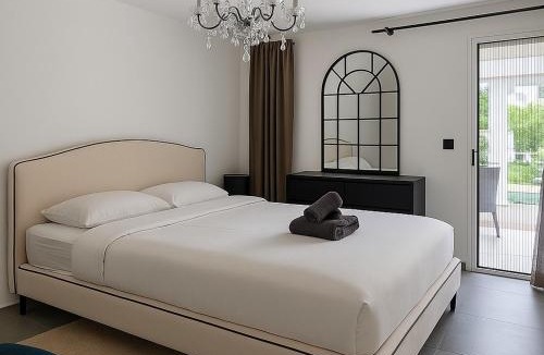 Pointe Croisette Apartment | Palm beach apartment with swimming pool in a residence