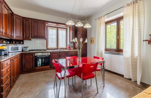 Neive House | Panorama villa nestled among the vineyards, Langhe