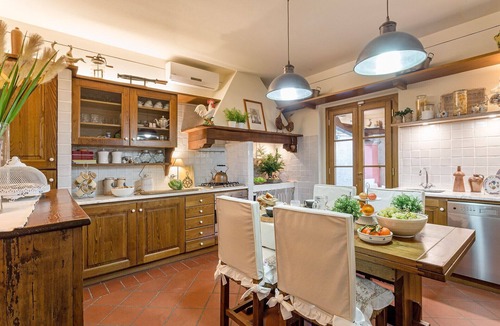 Lucca Villa | Panoramic 4 Bedrooms Farmhouse with Private Pool in Lucca close to Town Centre