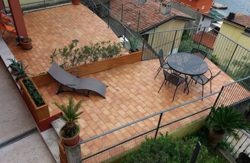 Cassone House | 🏡 Panoramic House in Cassone - Renovated Apartment with Lake View