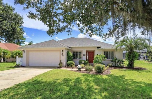 Thousand Oaks House | Paradise home 4bd 3 ba with Pool close to parks!