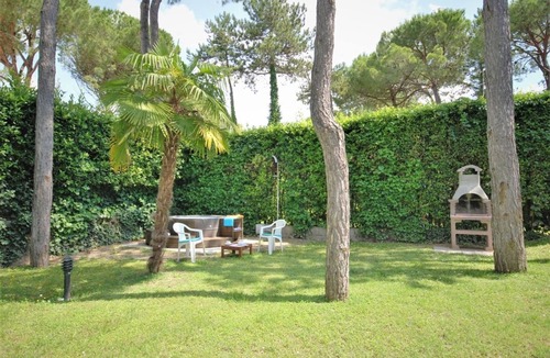 Lignano Pineta Villa | Peaceful villa hideaway with jacuzzi