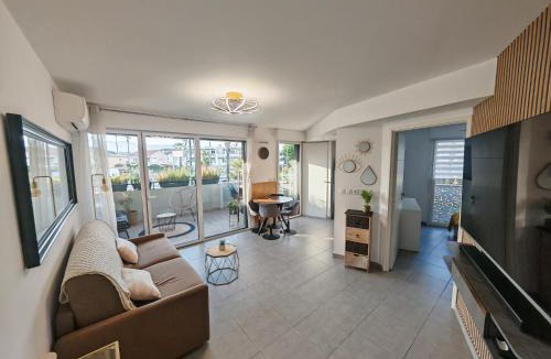Villeneuve Loubet Beach Apartment | Pearl Beach - Rooftop Pool Seaside