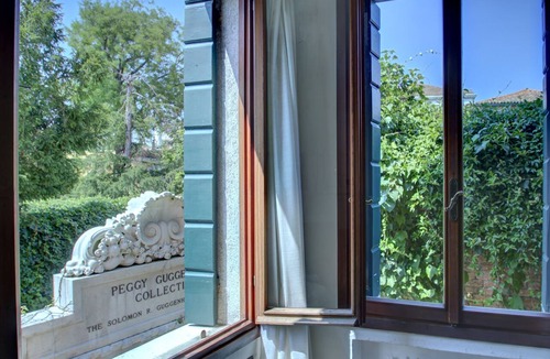 Dorsoduro Apartment | PEGGY~Guggenheim