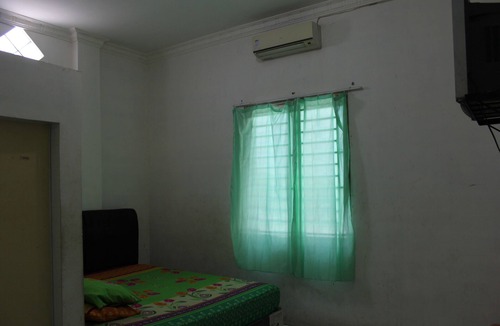 Medan House | Penginapan Transit Tomato
