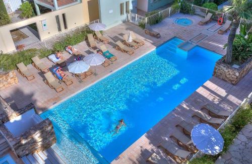 Antibes City Centre Apartment | Penthouse vue mer avec Rooftop,Jacuzzi,et parking privé