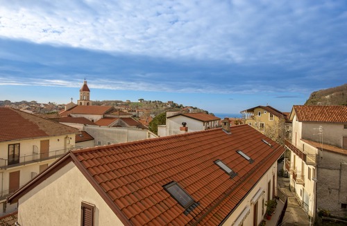 Bomerano Apartment | Penthouse with Terrace—Hakuna Matata in Sentieri