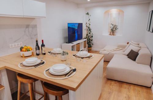 Antibes Old Town Apartment | Perfect family-oriented and renovated townhouse in the old Antibes