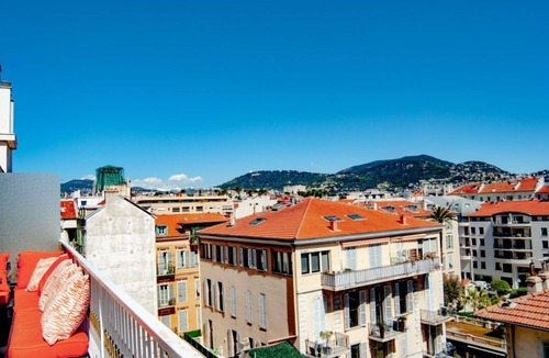Jean-Medecin Apartment | Perfect location in Carre d’Or, with terraces in two directions.