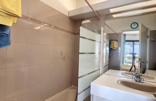 Mandelieu-la-Napoule Beach Apartment | Perle rare 2 pièces au pied de la plage et piscine résidence