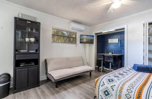 Dover Shores East House | Pet-friendly Studio In Downtown Orlando Modern