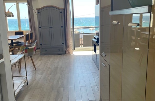 La Bocca Apartment | Pieds Dans Leau, vue Exceptionnelle, 50m2 Face à la Mer, Petit Animal Accepté