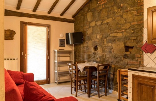 Le Piazze House | Pietre flat with double bedroom and living room with sofa bed