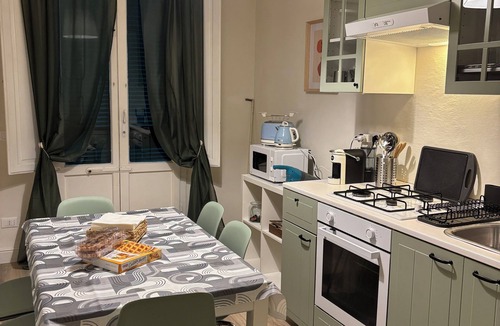 Pisa City Centre Apartment | 🚉 Pisa Center - Modern Apartment for Families & Groups 🌿