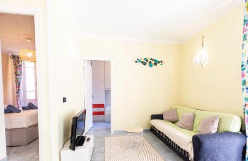 Antibes Old Town Apartment | Place Amiral Barnaud