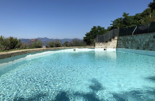 San Terenzo Monti Villa | PODERE BEATRICE 12P by VILLASRETREATS w/Pool, WiFi, BBQ, Chef, near 5 Terre