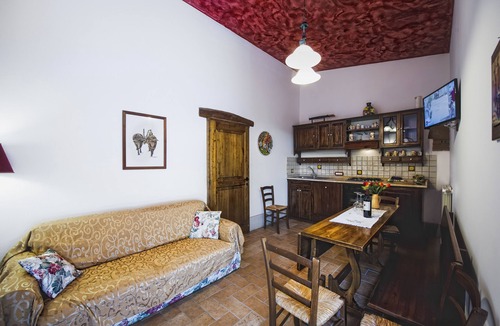 San Quirico d'Orcia Apartment | Podere Palazzo Conti - Il Corbezzolo apartment