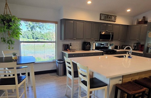 Minneola House | Pool + Heated spa Family friendly King suite Oasis