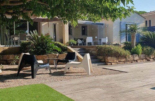 Plage de la Garonnette House | Pool villa for 8 people Domaine du Saut du Loup