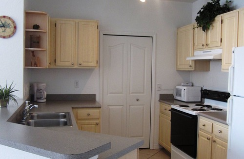 West Kissimmee Condo | Poolside 2 Bedroom/2 Bathroom Condo Close to Disney!