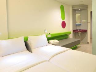 Darmo Hotel | POP! Hotel Diponegoro