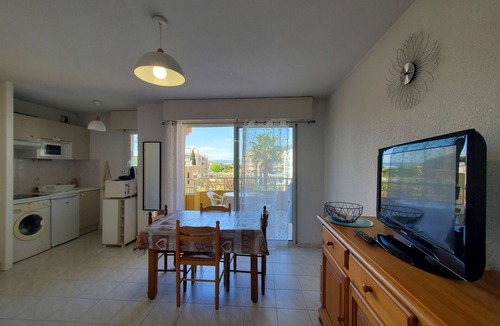 Frejus Port Apartment | Port FREJUS Studio with sleeping area of ​30 m2 for 2 Adults 2 Children with quiet balcony on the garden side