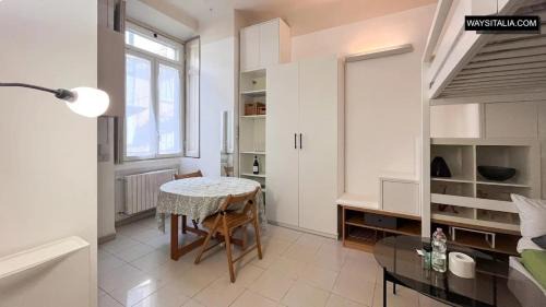 Guastalla Apartment | Porta Romana District Studio 2