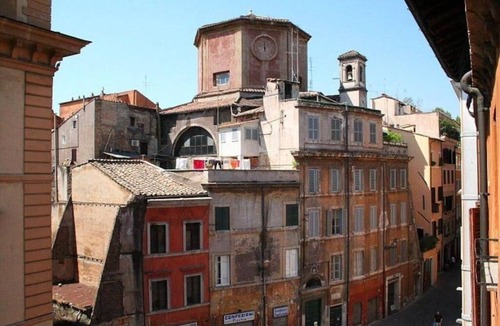 Rione VII Regola Apartment | Portico d'Ottavia, heart of ancient Rome