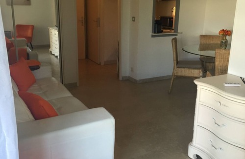 California - Pezou Apartment | Pretty apartment with terrace parking CROISETTE AND BEACHES