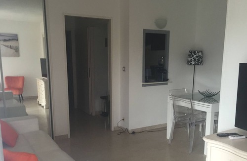 California - Pezou Apartment | Pretty apartment with terrace parking CROISETTE AND BEACHES