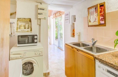 Berre-des-Alpes House | Pretty Holiday Home in Berre-les-Alpes with Garden