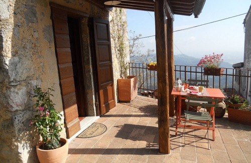 Camaiore House | PRETTY RUSTIC WITH A BEAUTIFUL SEA VIEW