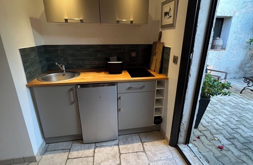 Cannes La Bocca Apartment | Pretty studio with calm on the heights of Cannes, 10 minutes from the Croisette.
