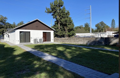Conway House | Private duplex with queen bed and pull out couch