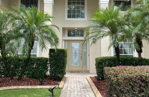 Sorrento House | Private Getaway In A Amazing Golf Course Prestige Community Minutes from Disney!