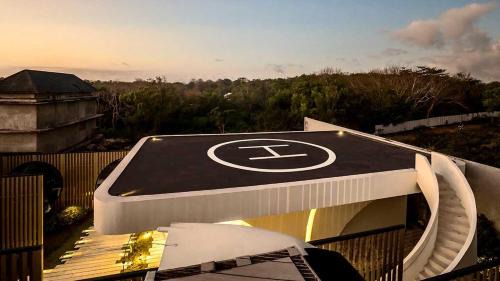 Uluwatu Villa | Private Jet Villa on top of the Nyang Nyang Beach Cliff